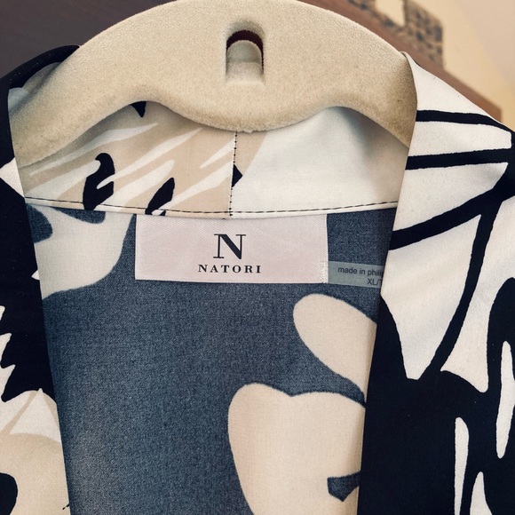 N Natori Black and Cream Floral Kimono - Picture 11 of 11